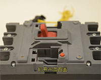 德力西CDM3塑殼斷路器右報(bào)警脫扣器 拆裝視頻教程