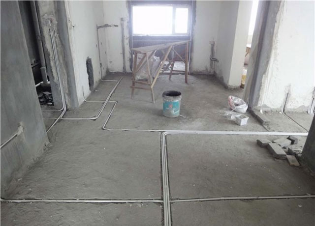 線管上墻處彎頭要有弧度，方便今后穿線