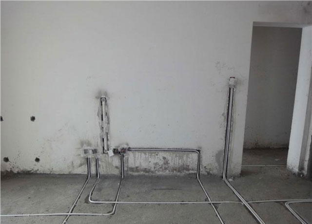 電視背景墻插座布置，中間那個(gè)50管是液晶電視的線管