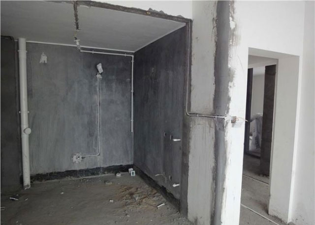 插座線從隔壁穿過來